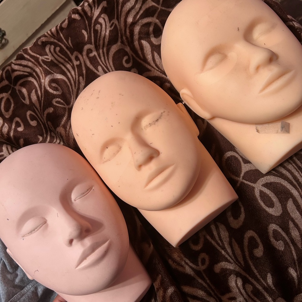 3 mannequin heads hood condition